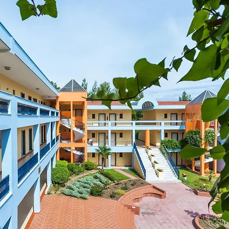 Atrium 4*