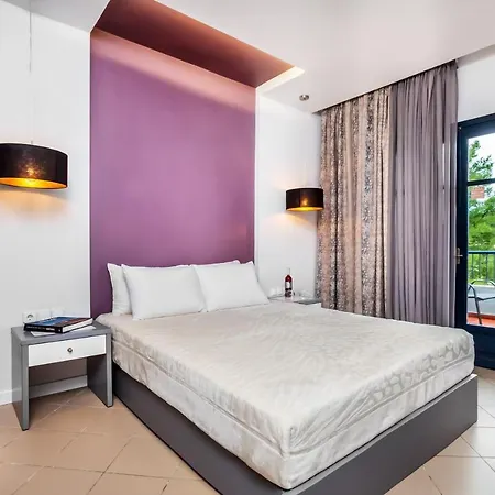 Atrium 4* خالكيذيكي