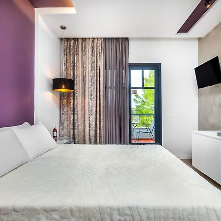 Atrium 4*