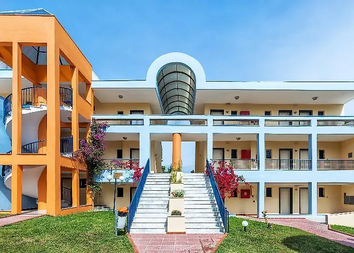 Atrium 4*