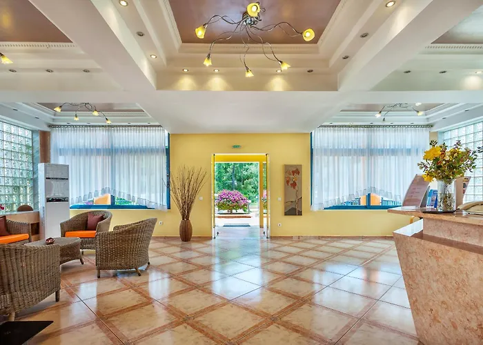 中庭酒店 哈爾基季基州