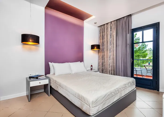Atrium Hotel 4*