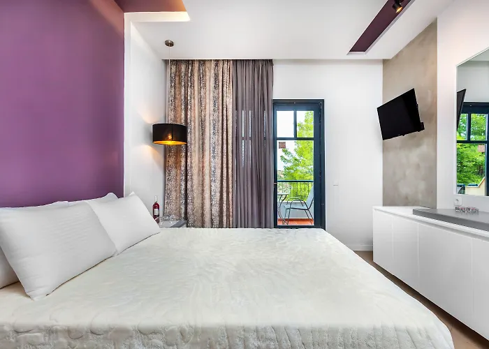Atrium 4*