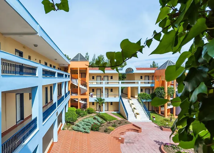 Atrium 4*
